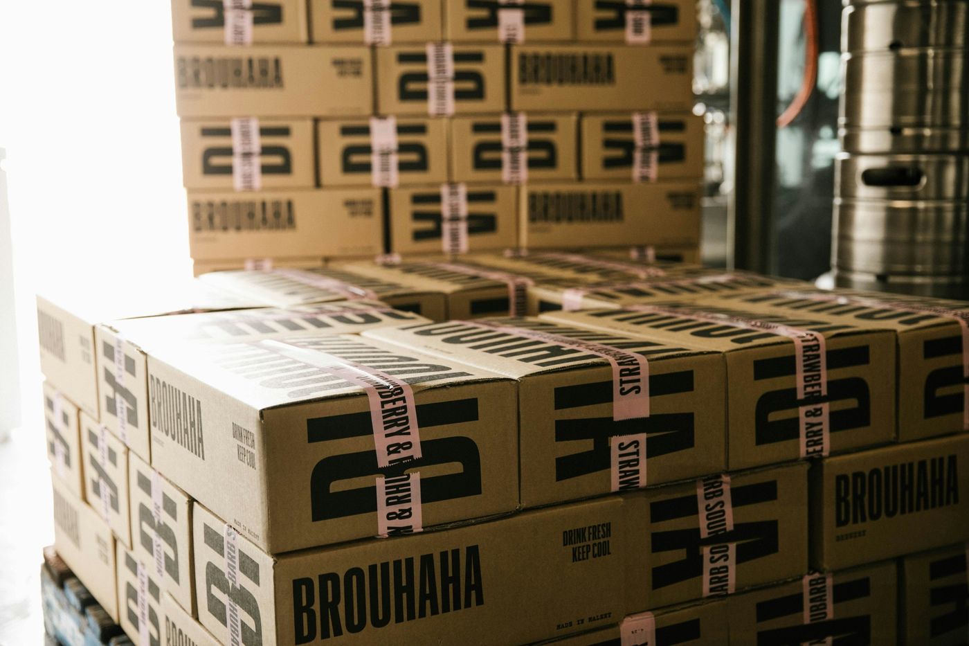 Caixas de cartão canelado empilhadas